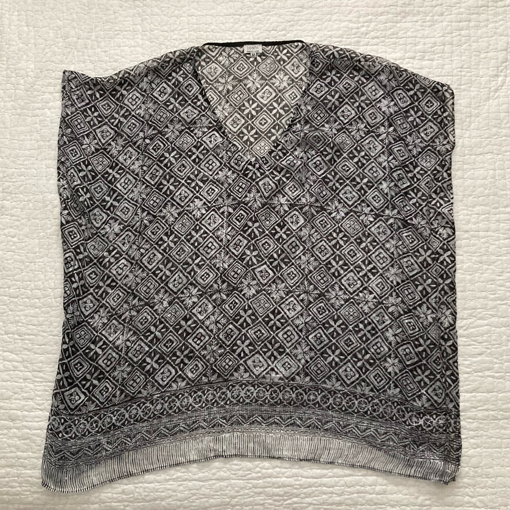 Nandita Joshi, Women’s Medium, pull over, super light weight, pattern blouse